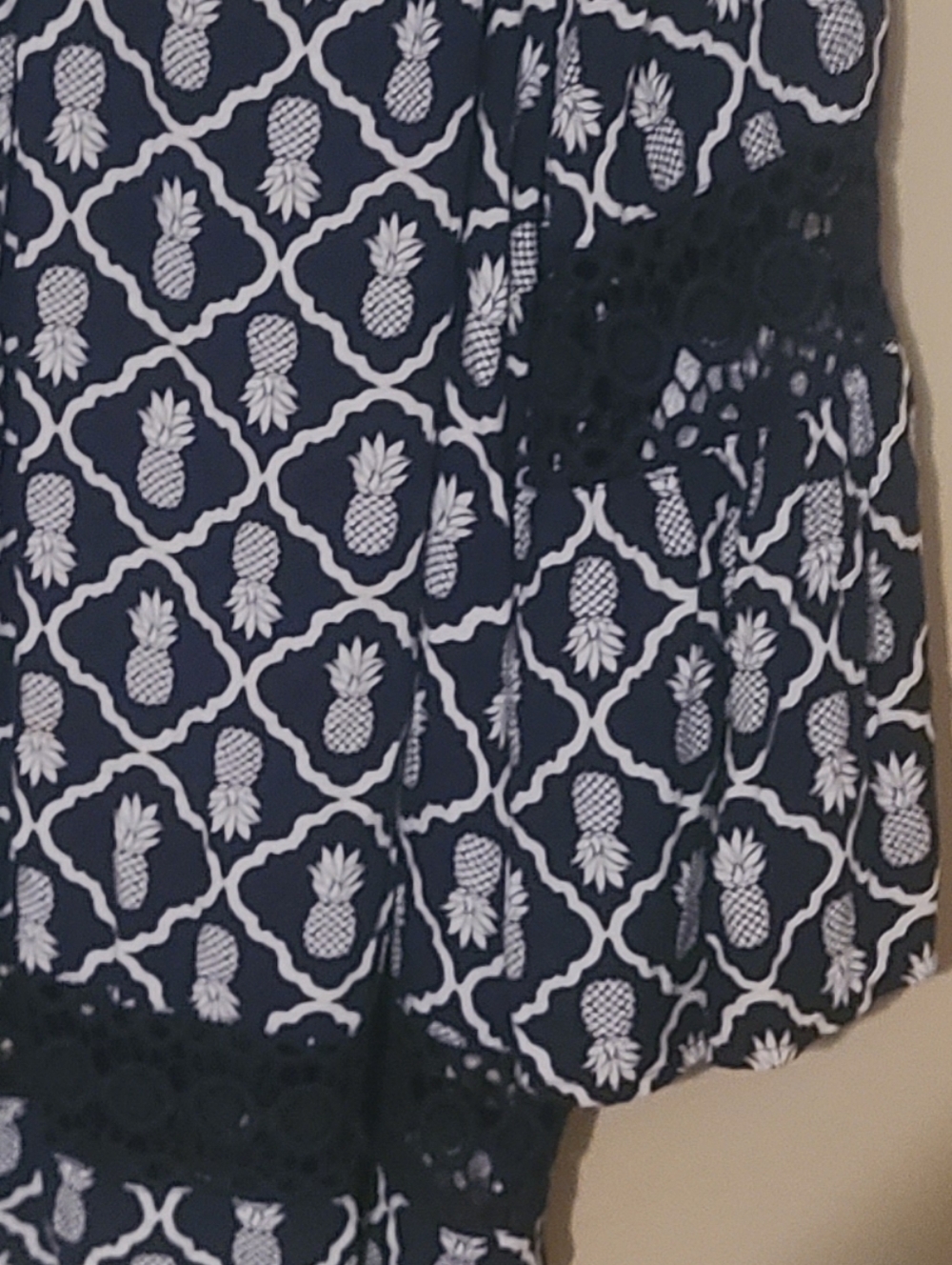 Women’s Navy Blue Pineapple Print V-Neck Blouse Size 2X - Picture 7 of 7